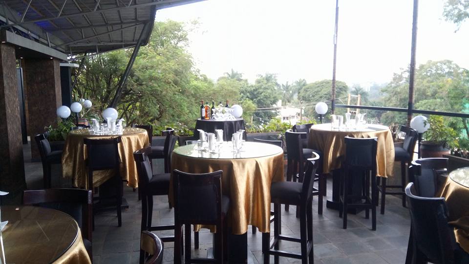 Gekko Lounge & Terrace, Kampala Uganda, Good food in Kampala, Food & Drink,  Top Bar, Top Restaurant, Lounge, Top Bar and Lounge, Food, Beer, Wine, Spirits, Cocktail bar, Amazing beer prices,  Cheap Beer, Great Place to Drink after work , Gins and local beers,  grilled food and wood-fired pizzas,  Chatting and Drinking, Chilling with friends and mates, Date night, Eating and Drinking, Private parties, Drinking and Dancing, Cocktail Bar, Lounge Bar, Party Bar,  Kampala Pub, Lively DJ nights,  Lively Music, Great Beer Drink Out,  Tasteful Delicious food in Kampala, Amazing Drinking Joint in  Kampala Uganda, Ugabox